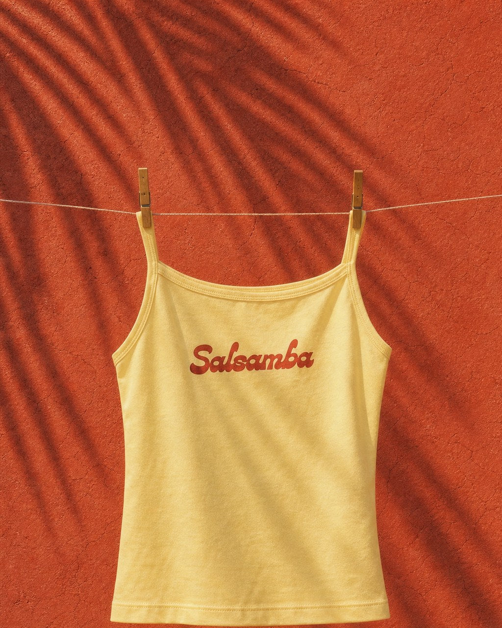 Close view of the Salsamba logo on the baby yellow tank